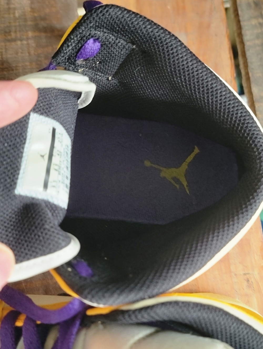 Nike Air Jordan 1 Mid SE Lakers "University Gold/Court Purple"Mens 9.5 - Picture 9 of 15